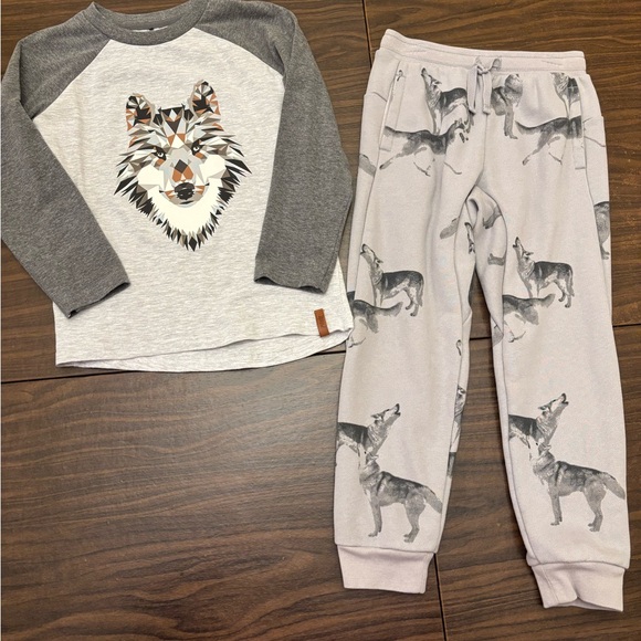 Tea Collection Other - Gray and White Wolf Print Outfit